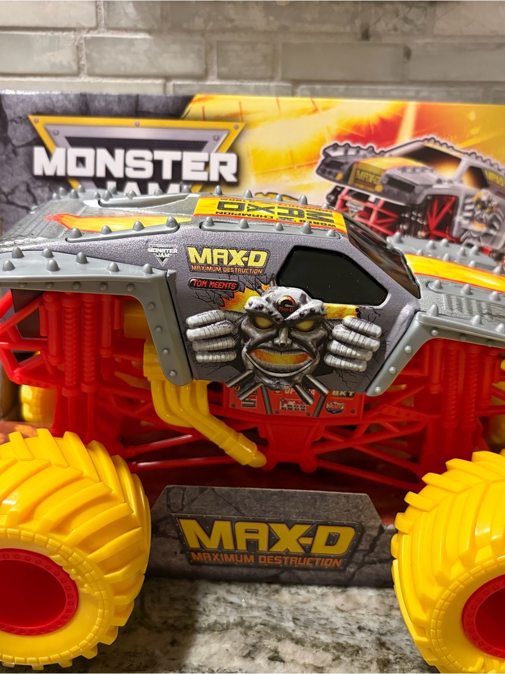 1:24 MAX-D Monster Jam Toy